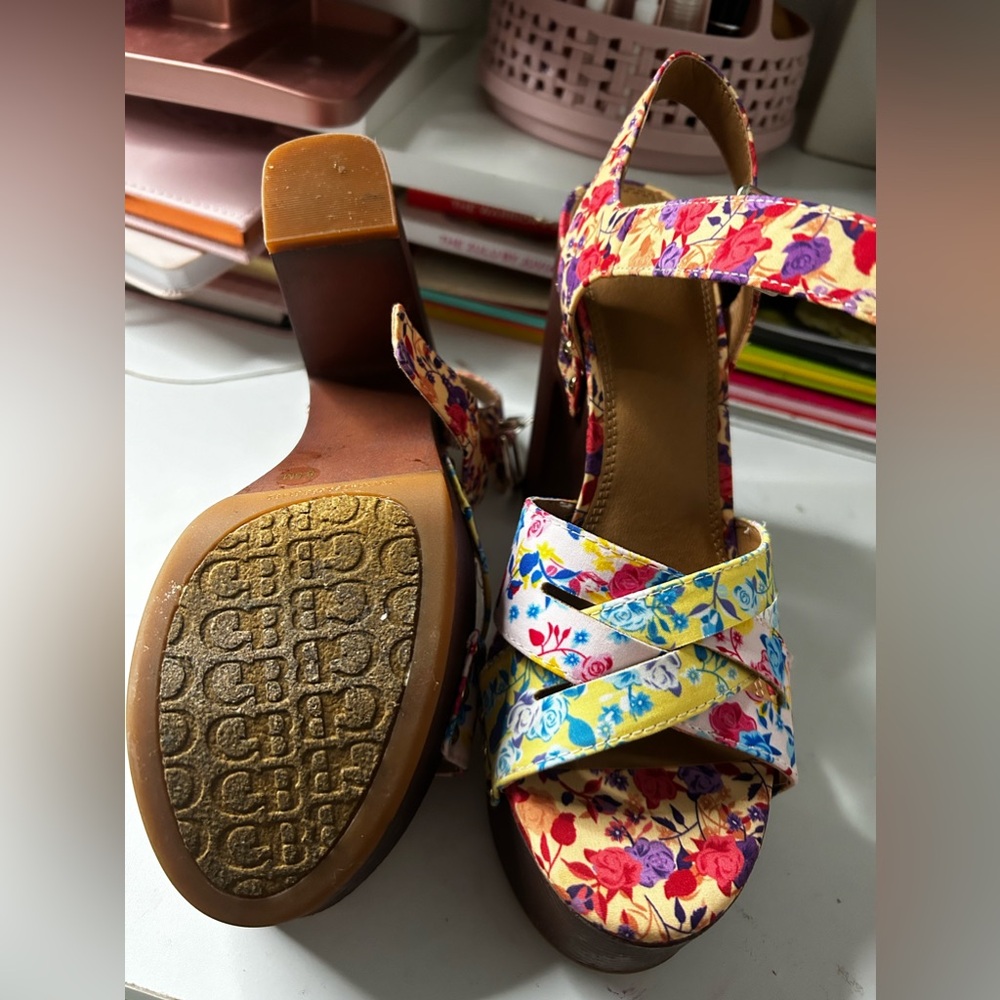 Gianni Bini multi color heels 8.5